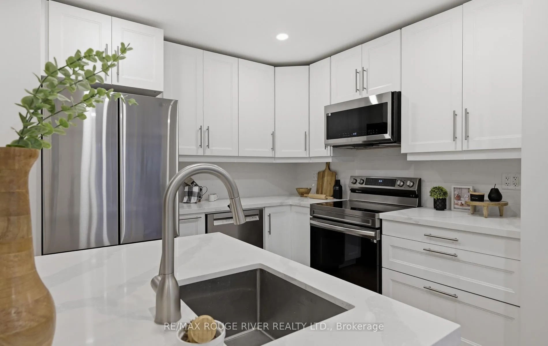 Photo 14 of 5 Somerscales Drive, Clarington, Bowmanville — HOMEH