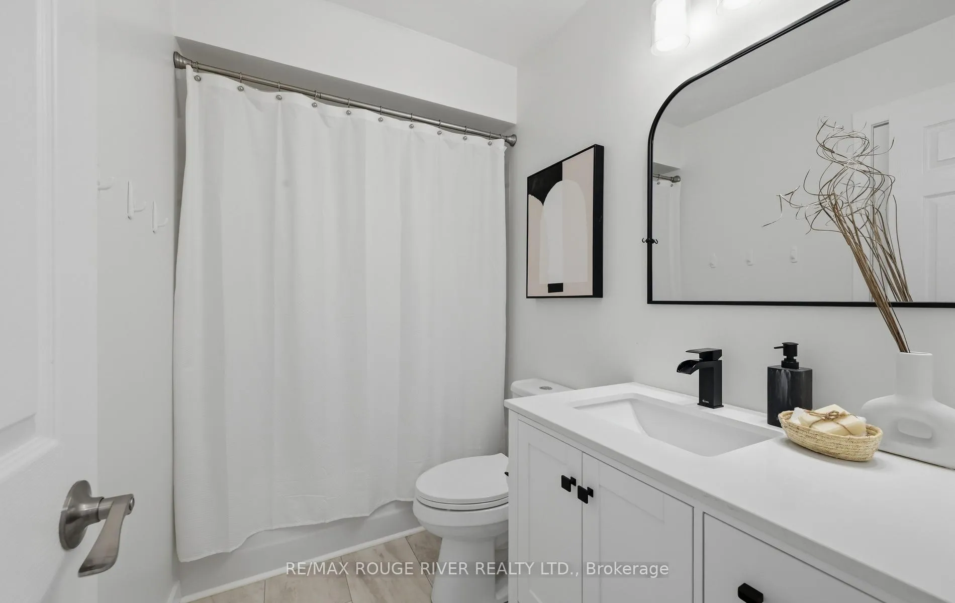 Photo 23 of 5 Somerscales Drive, Clarington, Bowmanville — HOMEH
