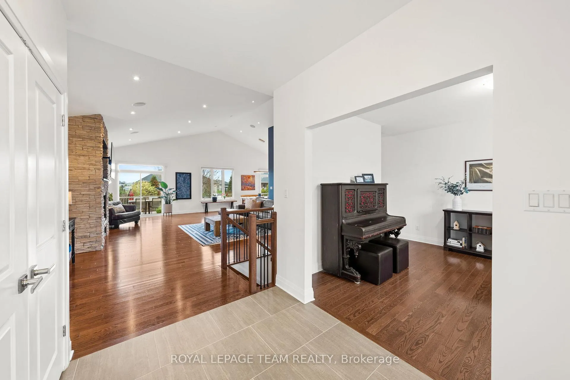 Photo 6 of 6935 Still Meadow Way, Ottawa, Greely — HOMEH