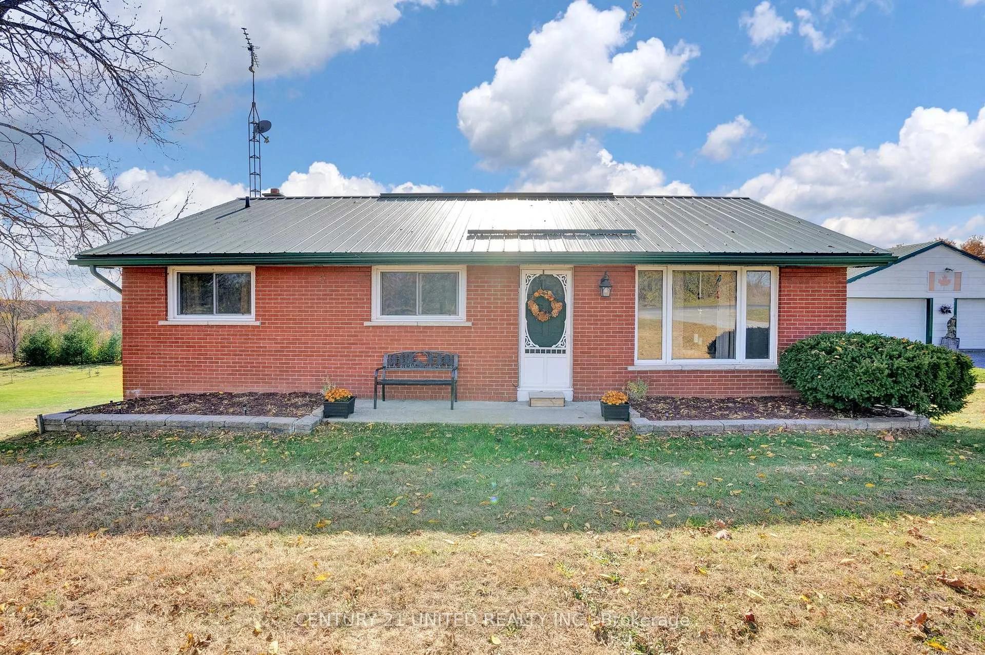 Photo 2 of 1976 Fish Lake Road, Prince Edward County, Sophiasburg Ward — HOMEH