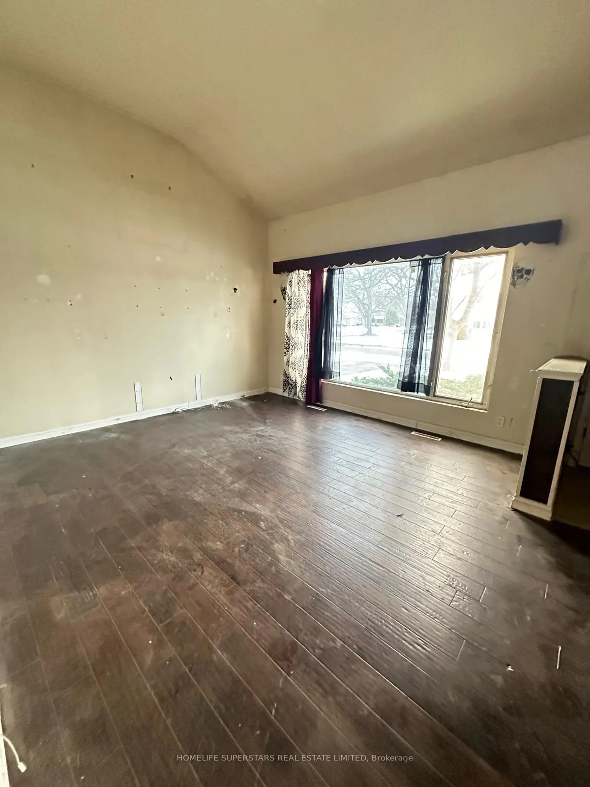 Photo 4 of 6802 Jill Drive, Niagara Falls, Oldfield — HOMEH