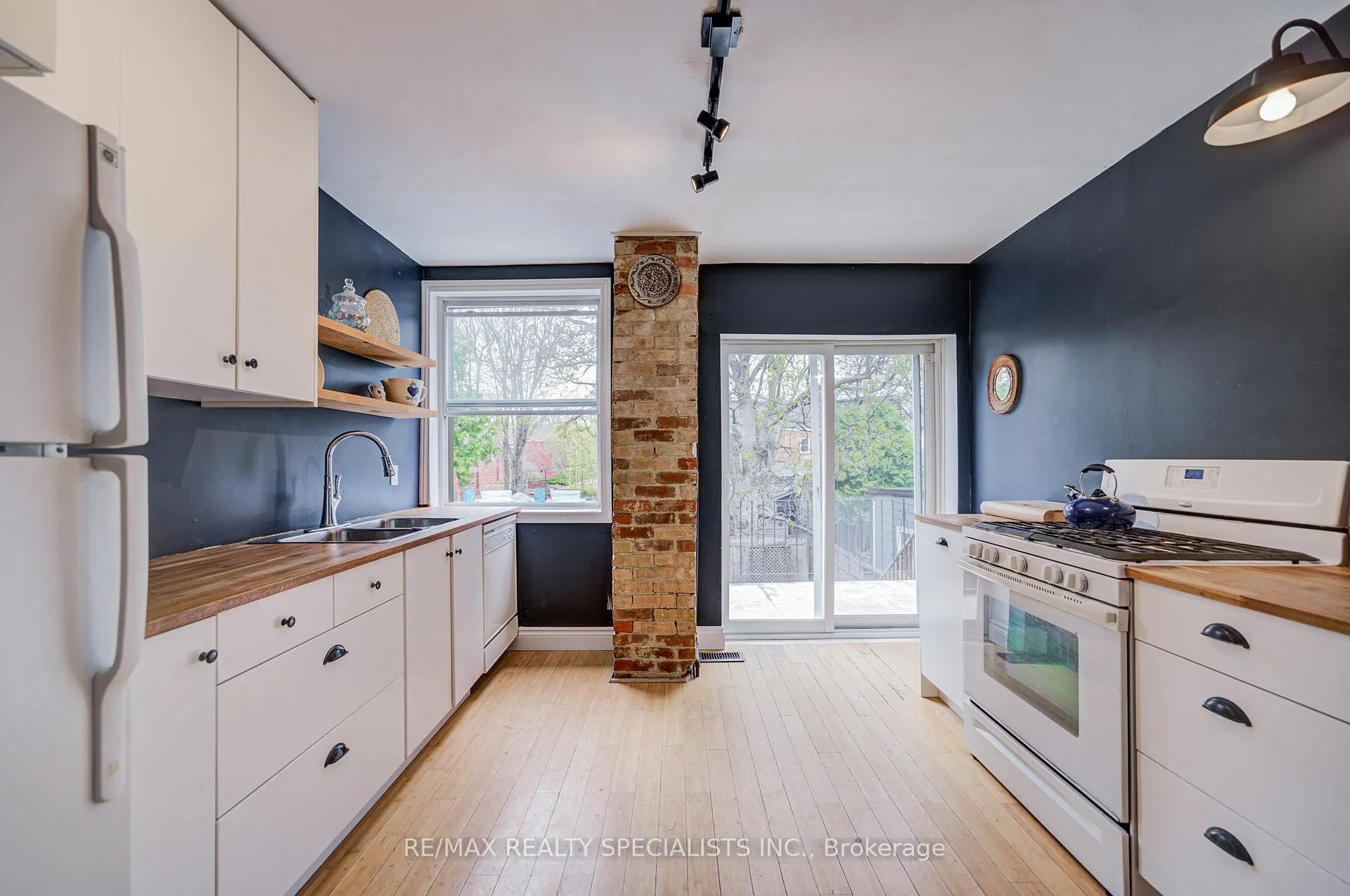 Photo 15 of 34 Saunders Avenue, Toronto, Roncesvalles — HOMEH