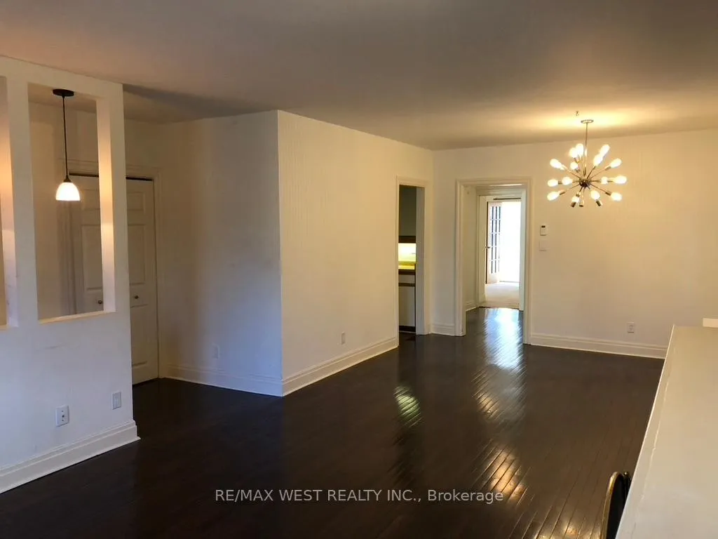 Photo 3 of Unit Main floor, 305 St Clair Avenue E, Toronto, Rosedale-Moore Park — HOMEH