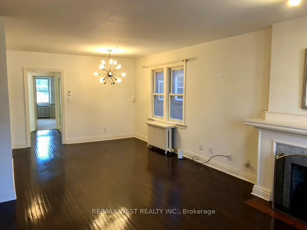 Photo 5 of Unit Main floor, 305 St Clair Avenue E, Toronto, Rosedale-Moore Park — HOMEH