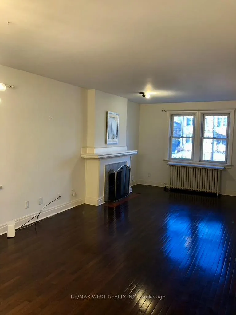 Photo 6 of Unit Main floor, 305 St Clair Avenue E, Toronto, Rosedale-Moore Park — HOMEH