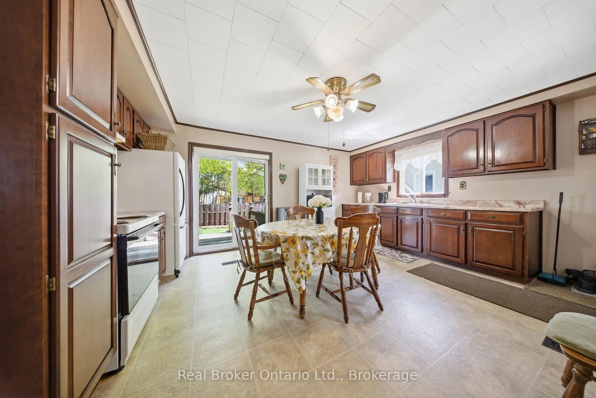 Photo 10 of 457 Elma Street W, North Perth, Listowel — HOMEH