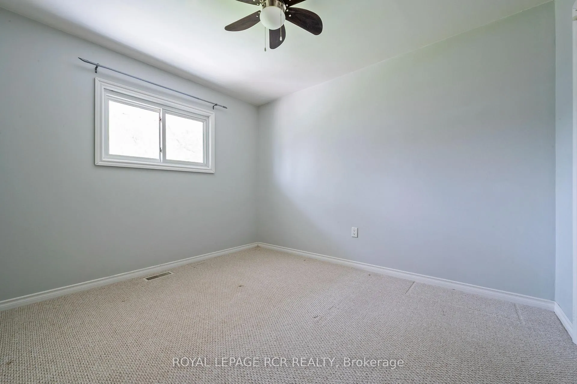 Photo 8 of Unit Main, 90 Town Line, Orangeville — HOMEH