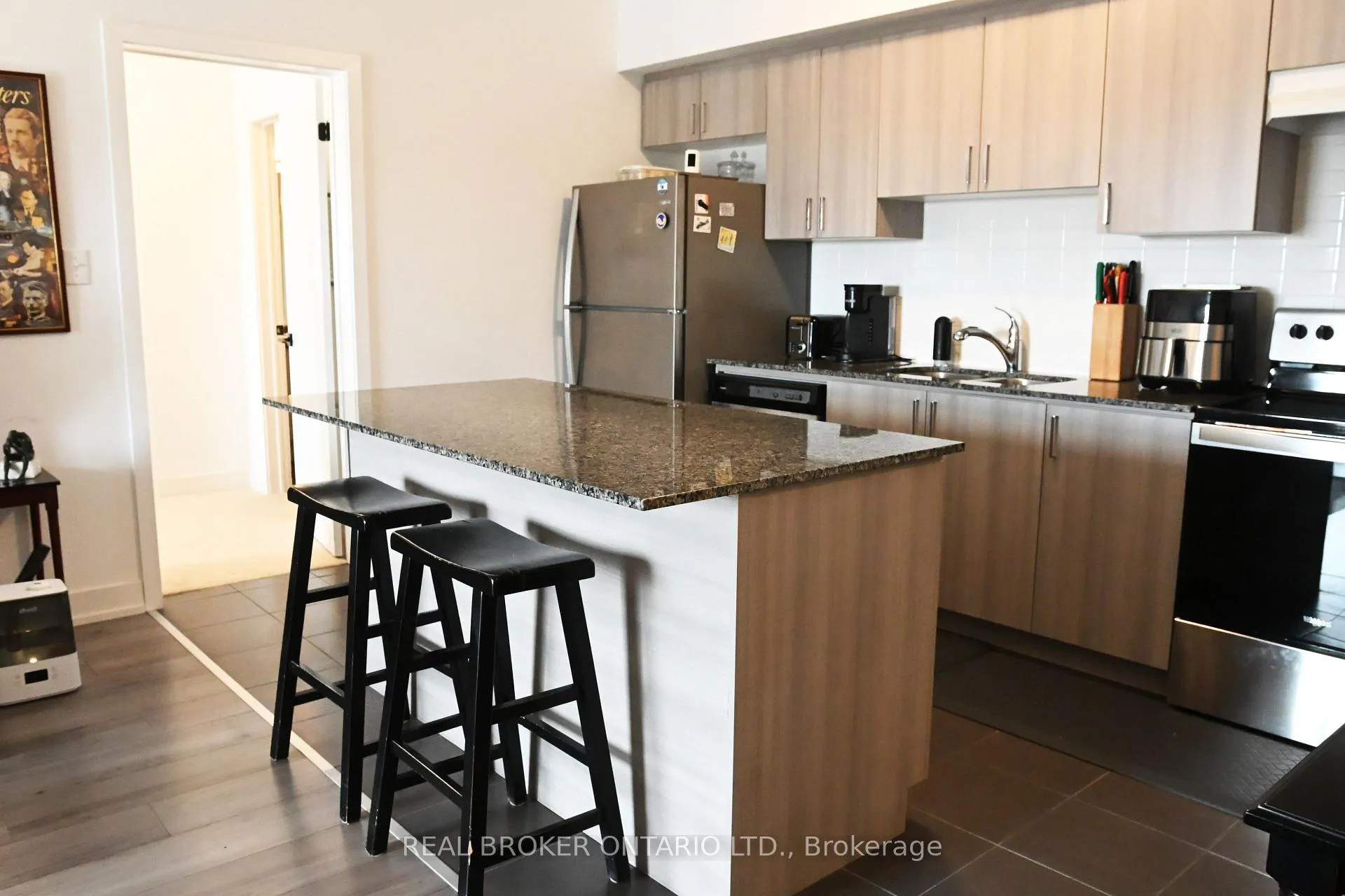 Photo 5 of Unit 204, 4 Spice Way, Barrie, Rural Barrie Southeast — HOMEH