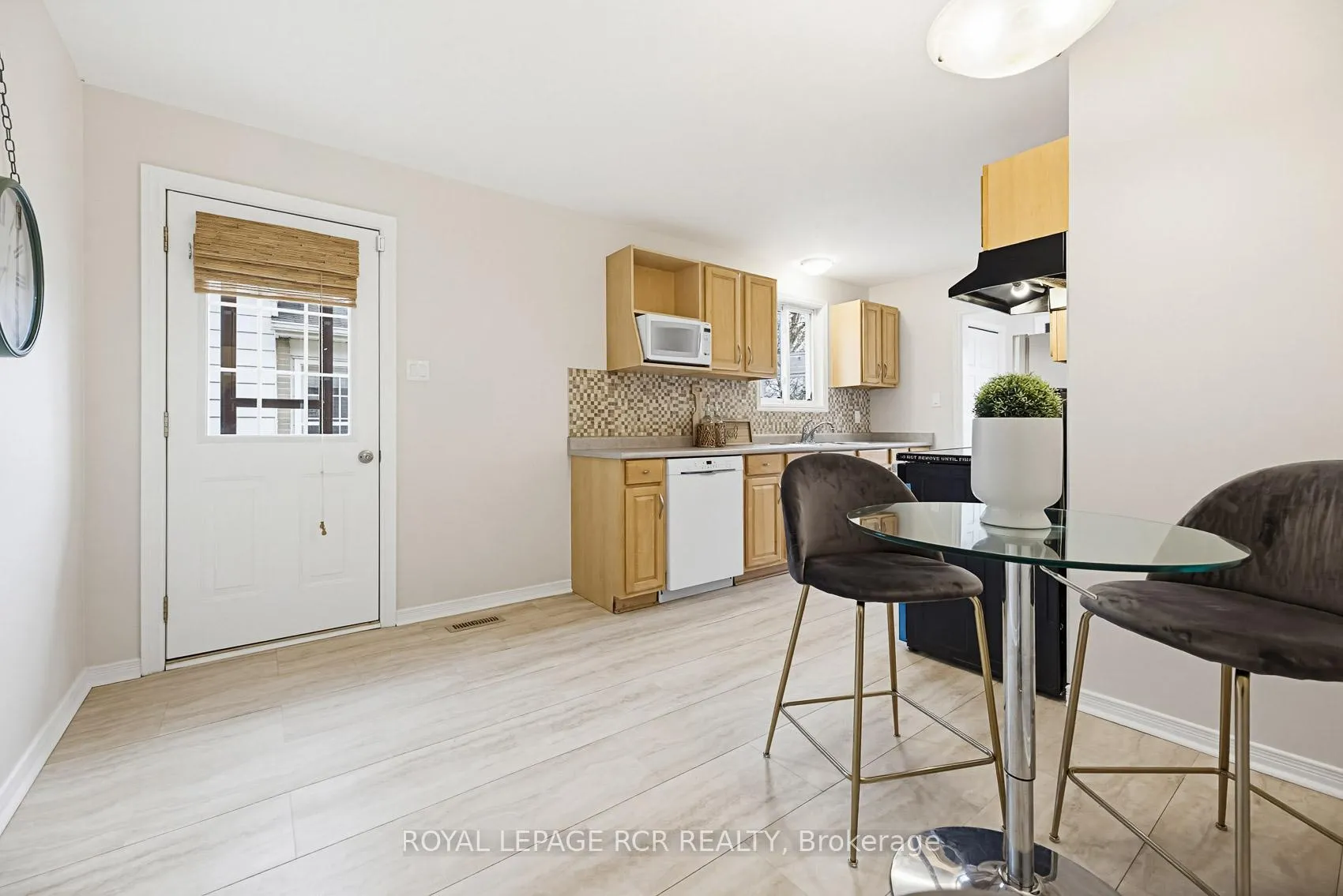 Photo 11 of 17 Edelwild Drive, Orangeville — HOMEH