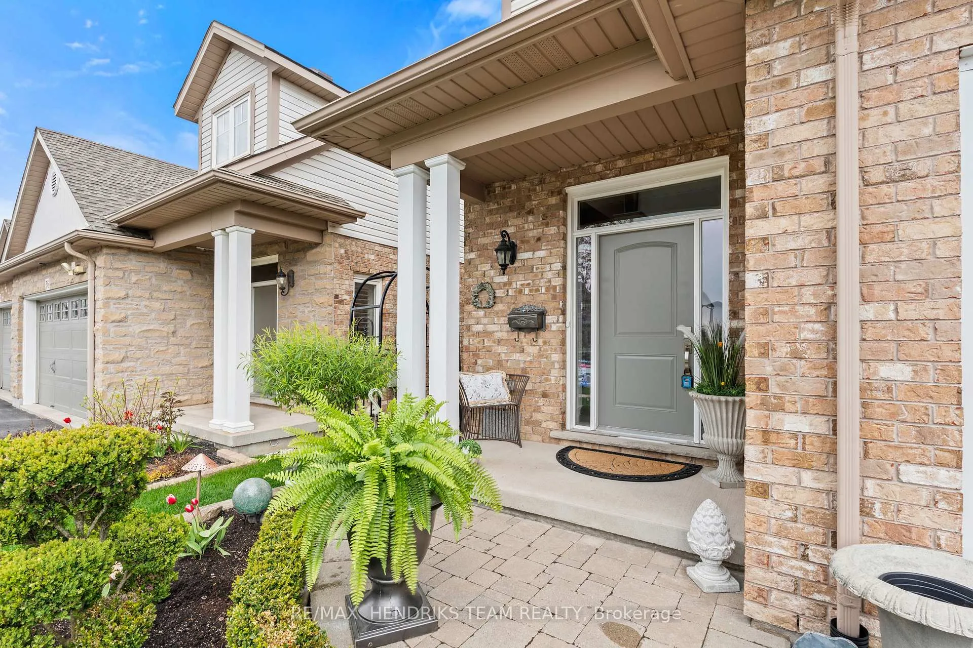 Photo 2 of 54 Videl Crescent N, St. Catharines, Grapeview — HOMEH