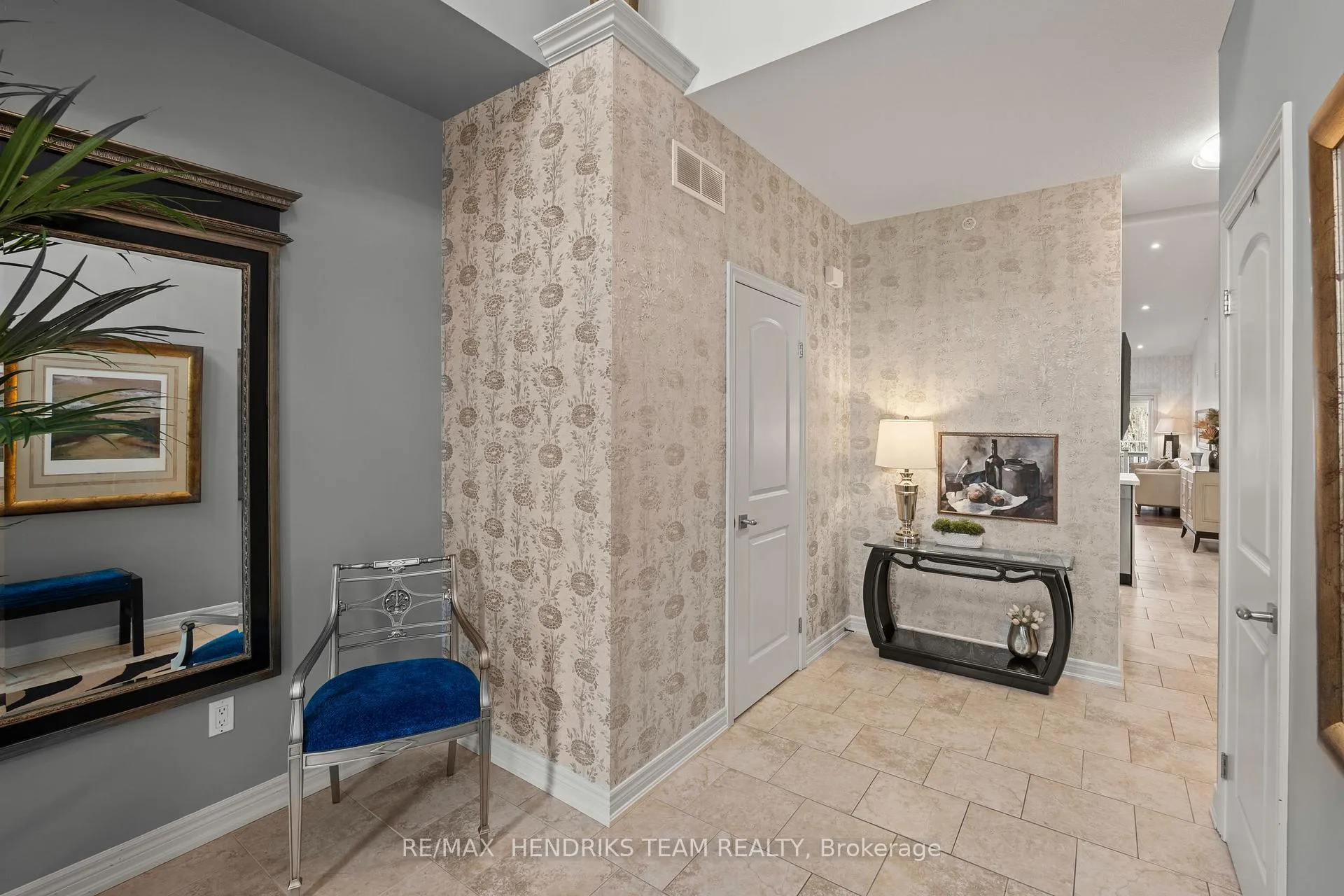 Photo 4 of 54 Videl Crescent N, St. Catharines, Grapeview — HOMEH