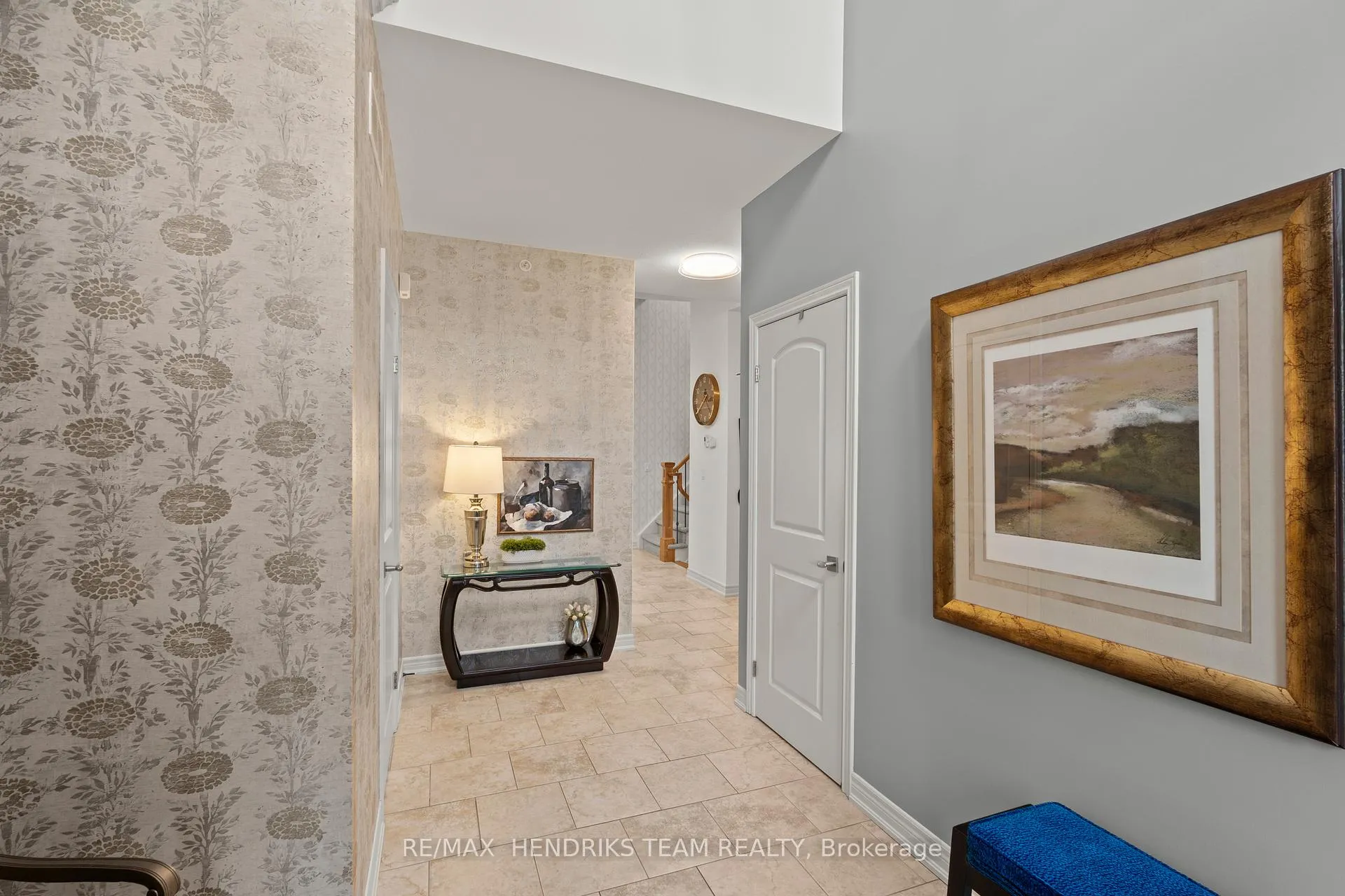 Photo 5 of 54 Videl Crescent N, St. Catharines, Grapeview — HOMEH