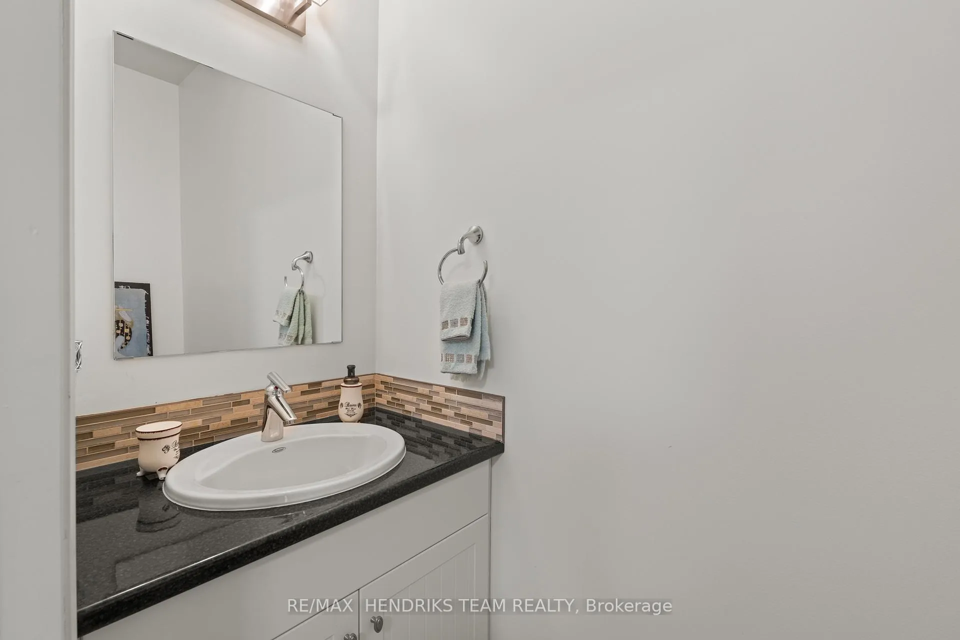 Photo 6 of 54 Videl Crescent N, St. Catharines, Grapeview — HOMEH