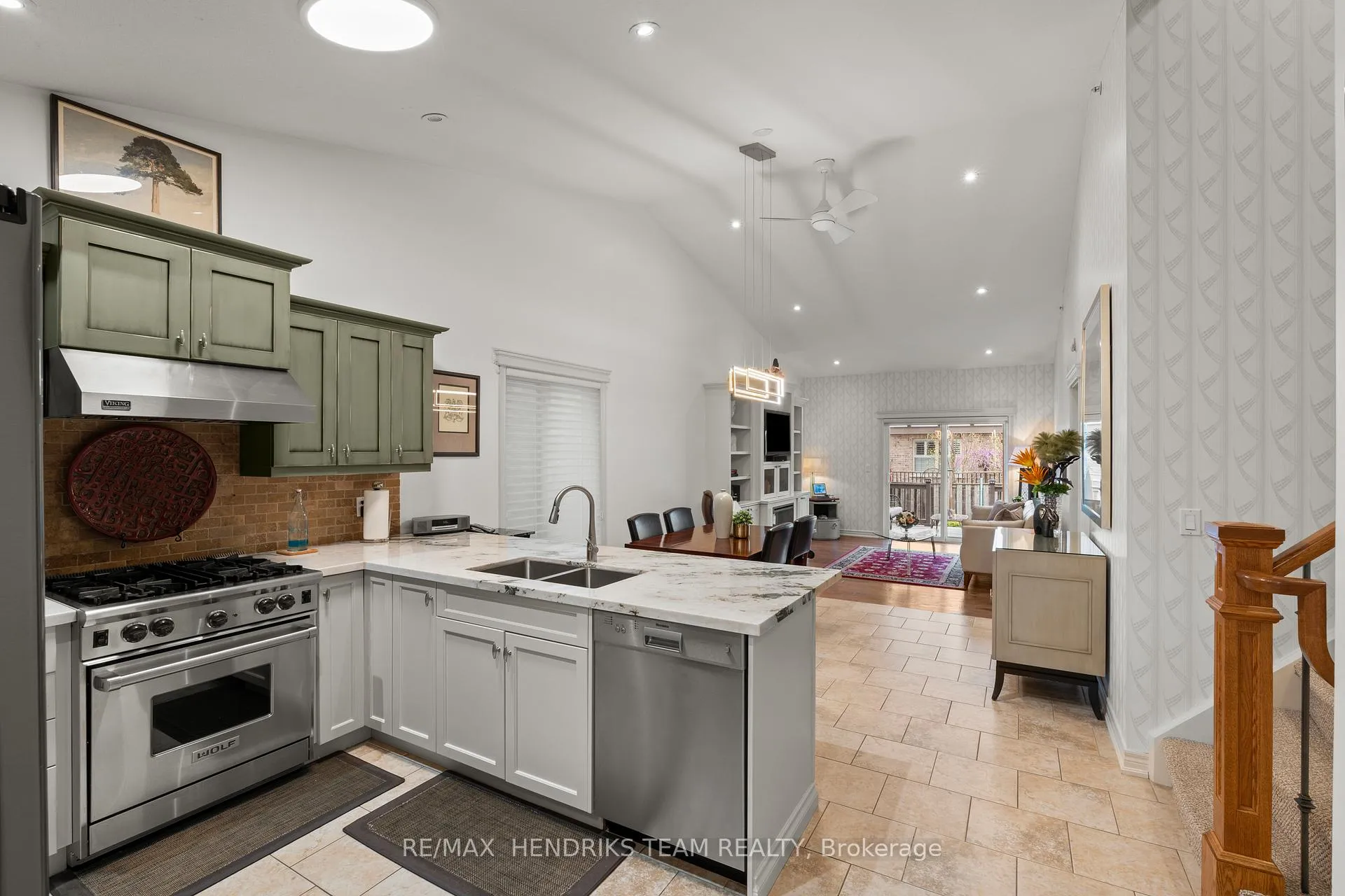 Photo 7 of 54 Videl Crescent N, St. Catharines, Grapeview — HOMEH