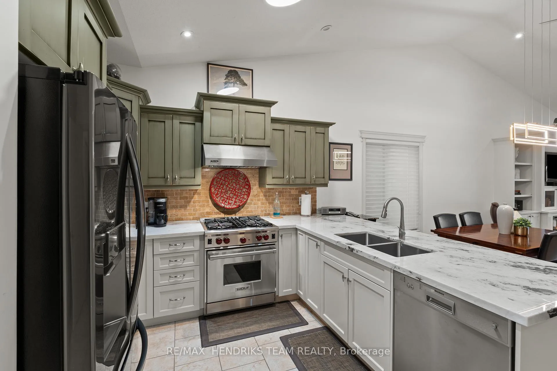 Photo 8 of 54 Videl Crescent N, St. Catharines, Grapeview — HOMEH