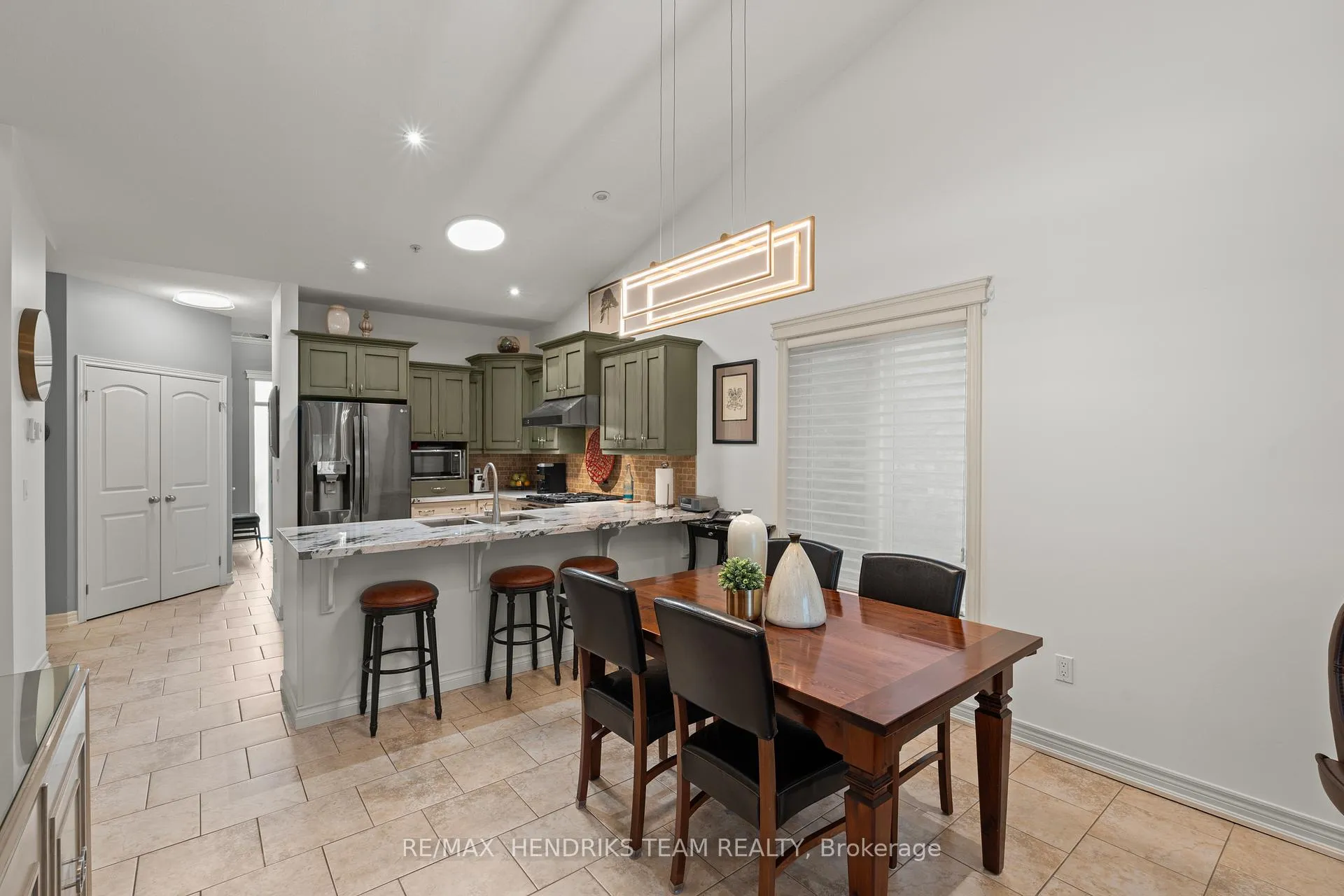 Photo 11 of 54 Videl Crescent N, St. Catharines, Grapeview — HOMEH
