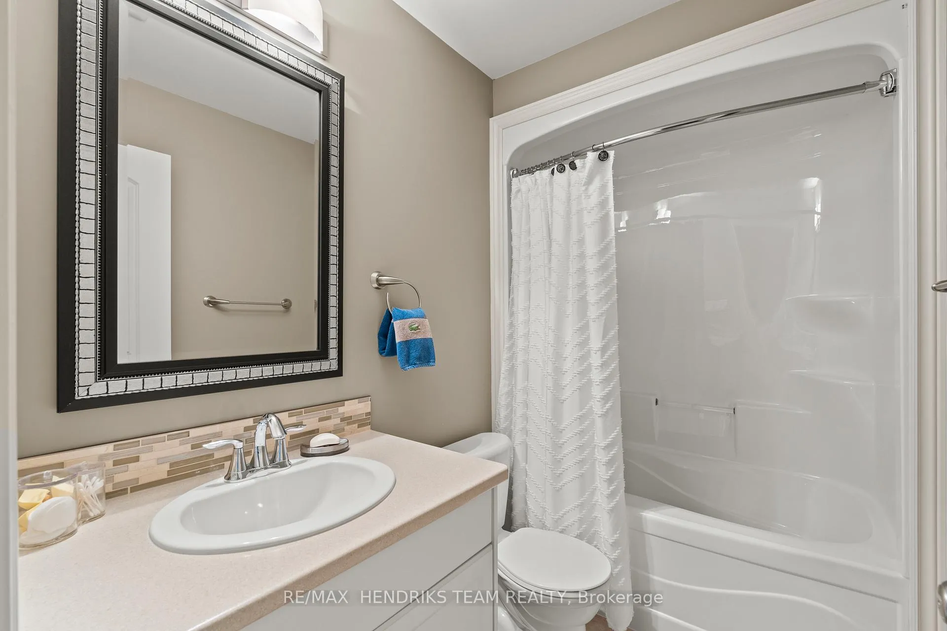 Photo 26 of 54 Videl Crescent N, St. Catharines, Grapeview — HOMEH