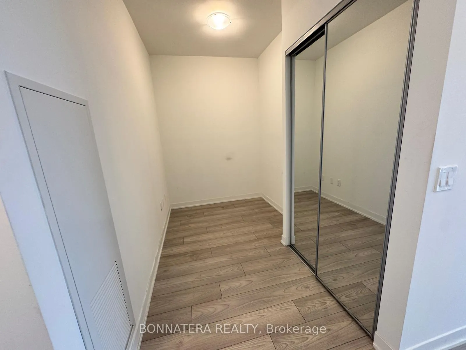 Photo 2 of Unit 1027, 498 Caldari Road, Vaughan, Concord — HOMEH