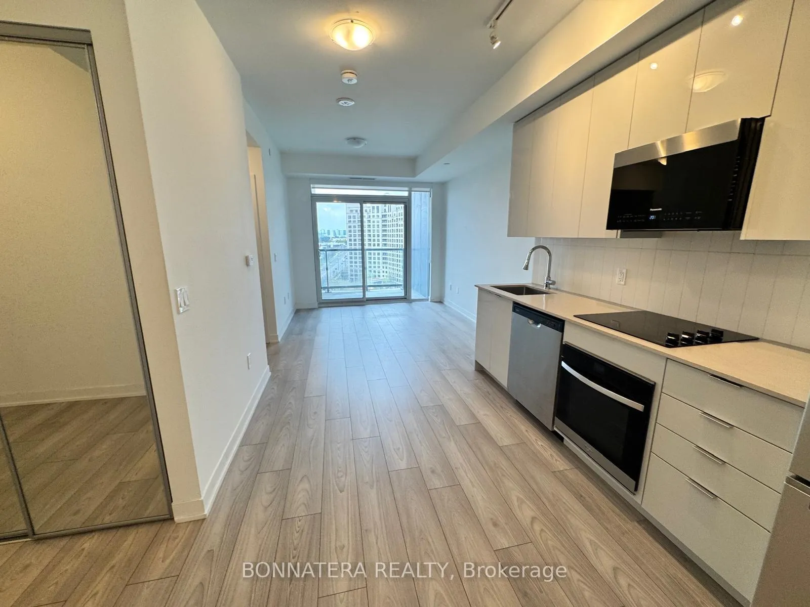 Photo 4 of Unit 1027, 498 Caldari Road, Vaughan, Concord — HOMEH