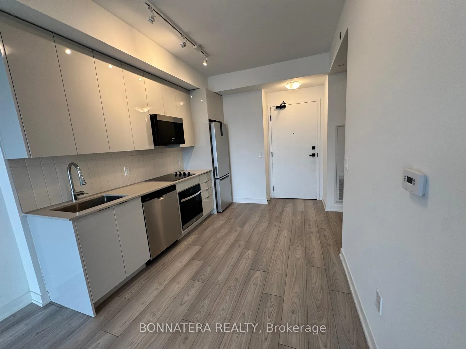Photo 5 of Unit 1027, 498 Caldari Road, Vaughan, Concord — HOMEH
