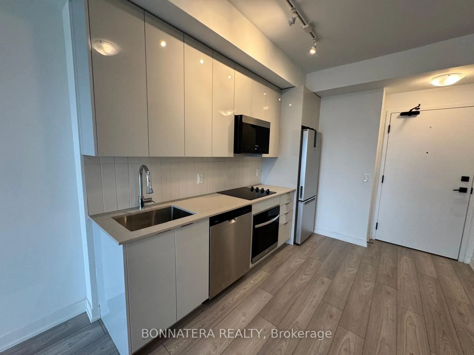 Photo 6 of Unit 1027, 498 Caldari Road, Vaughan, Concord — HOMEH