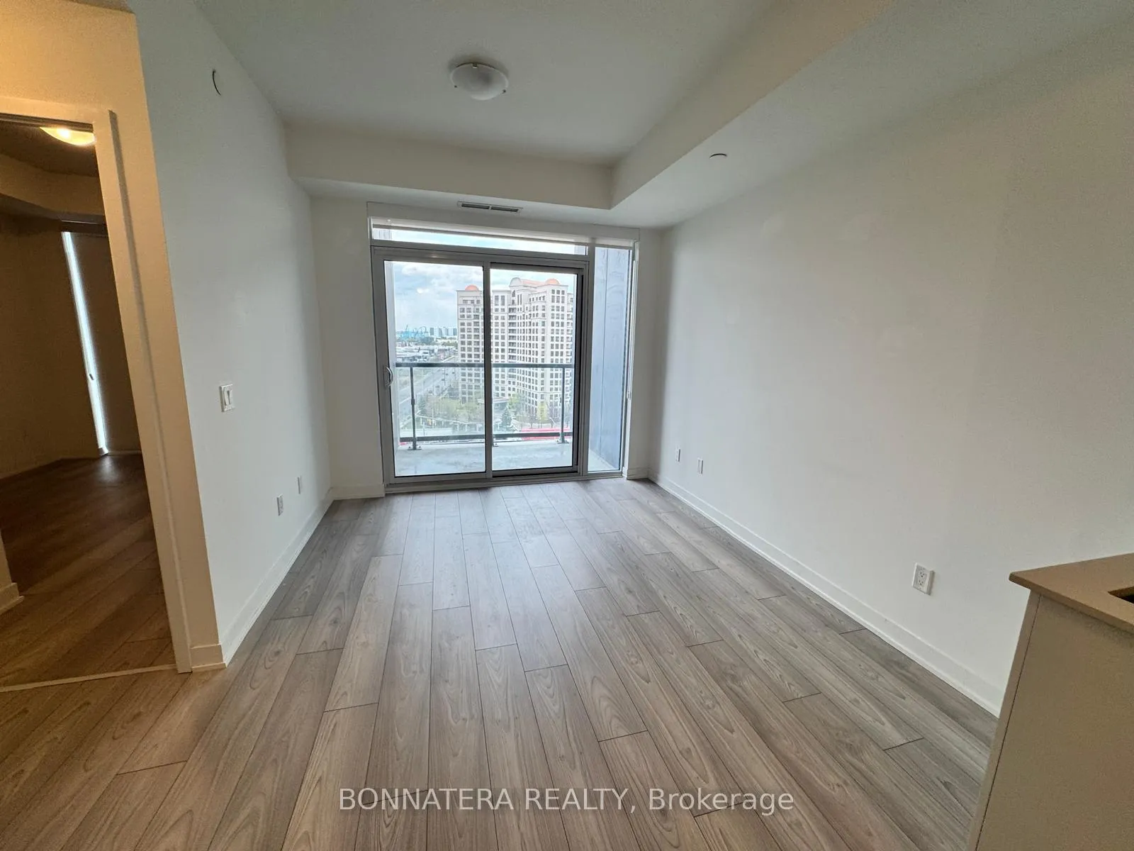 Photo 8 of Unit 1027, 498 Caldari Road, Vaughan, Concord — HOMEH