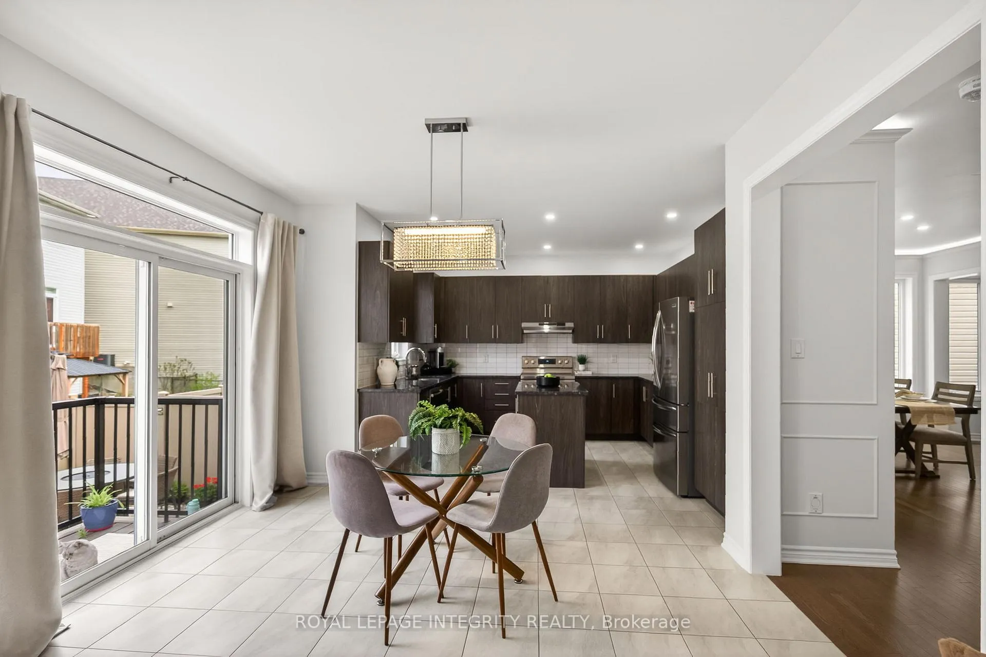 Photo 9 of 523 Hawkbirch Street, Ottawa, Kanata - Emerald Meadows/Trailwest — HOMEH