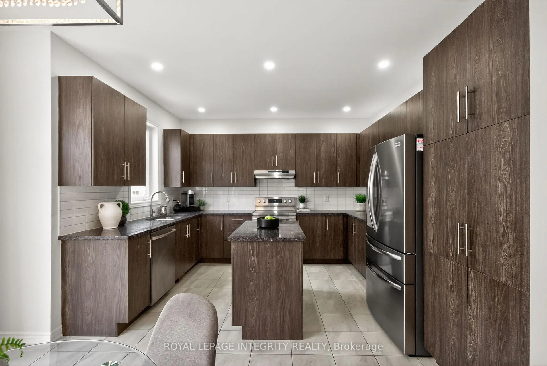 Photo 10 of 523 Hawkbirch Street, Ottawa, Kanata - Emerald Meadows/Trailwest — HOMEH