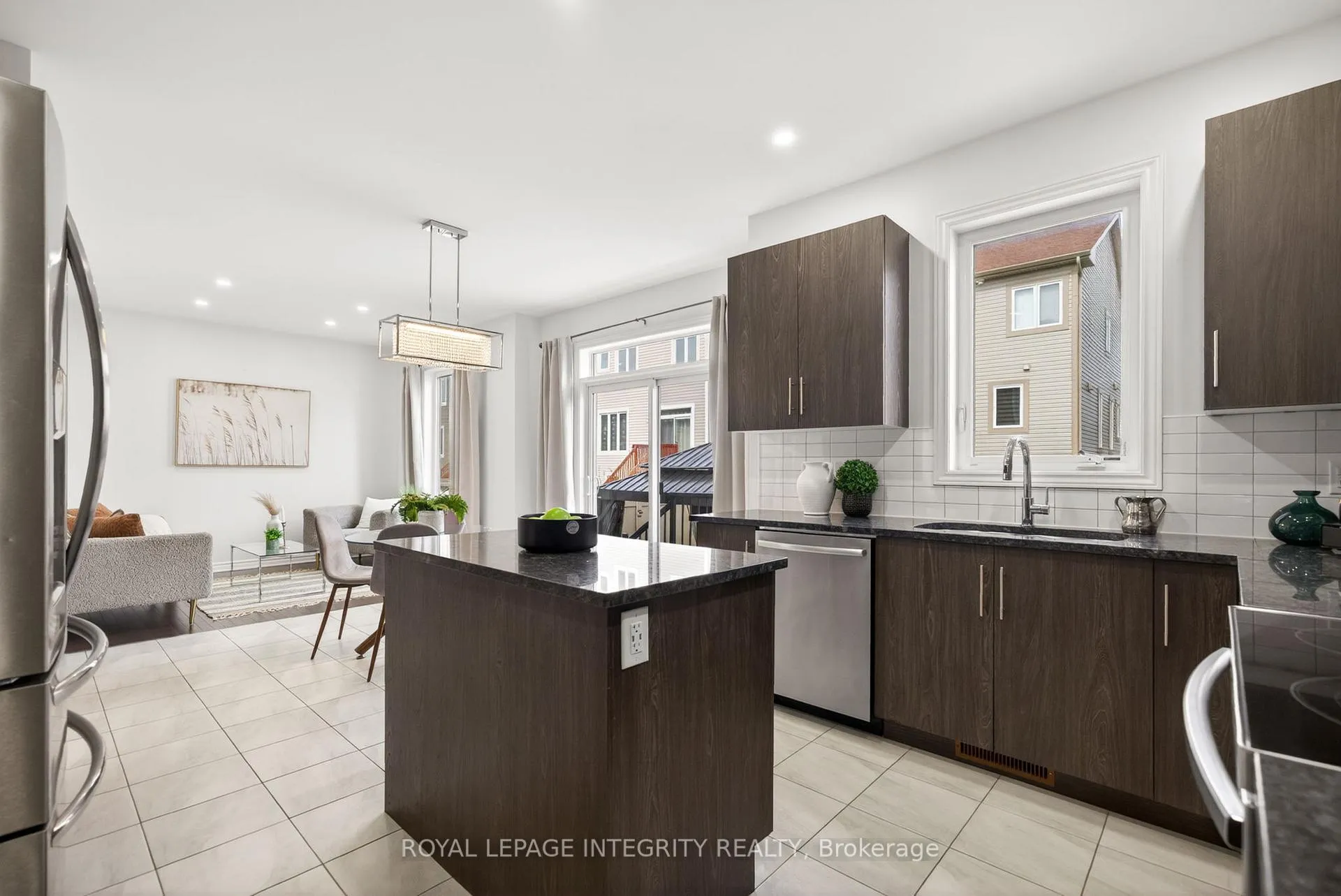 Photo 12 of 523 Hawkbirch Street, Ottawa, Kanata - Emerald Meadows/Trailwest — HOMEH