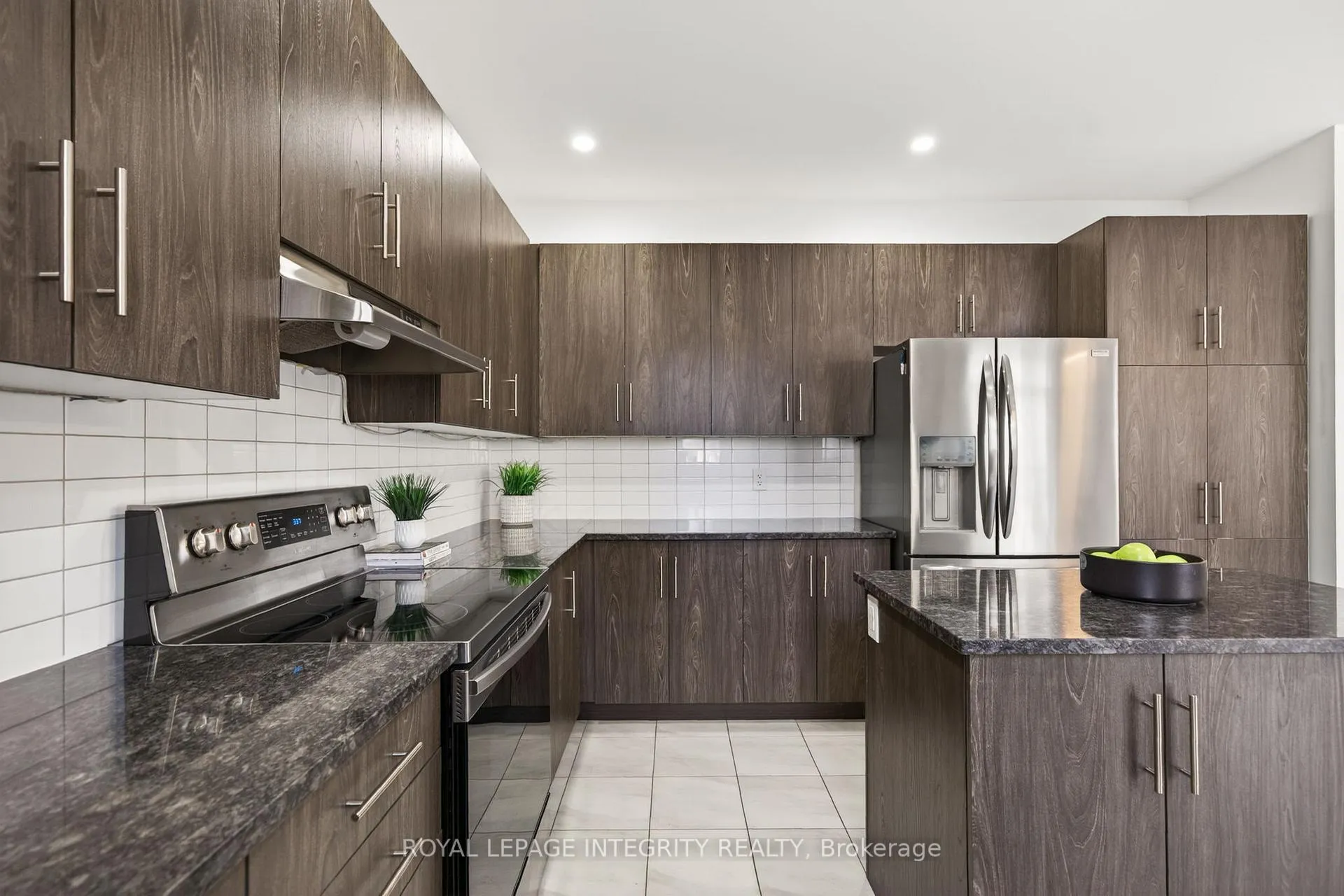 Photo 13 of 523 Hawkbirch Street, Ottawa, Kanata - Emerald Meadows/Trailwest — HOMEH
