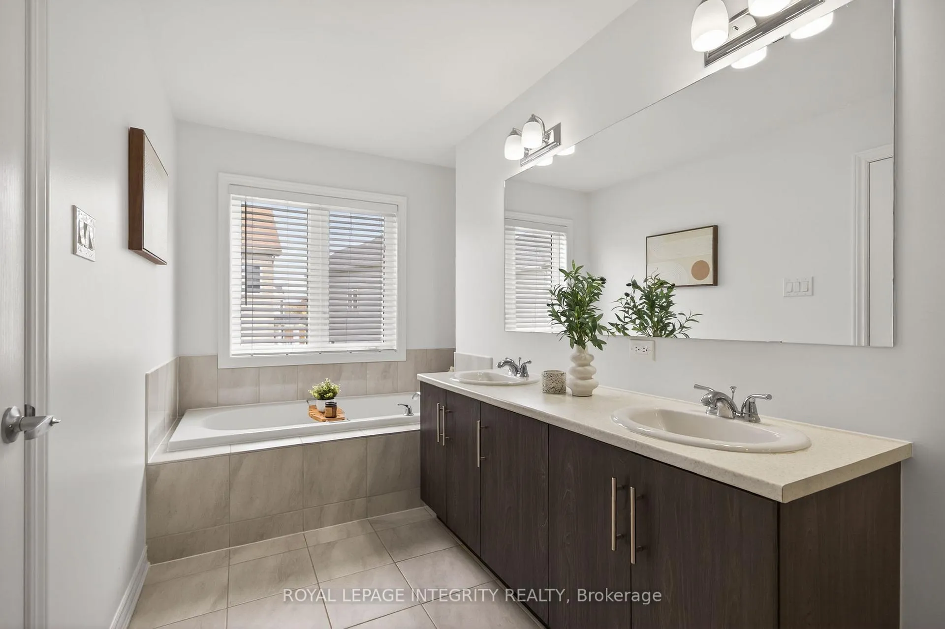 Photo 27 of 523 Hawkbirch Street, Ottawa, Kanata - Emerald Meadows/Trailwest — HOMEH