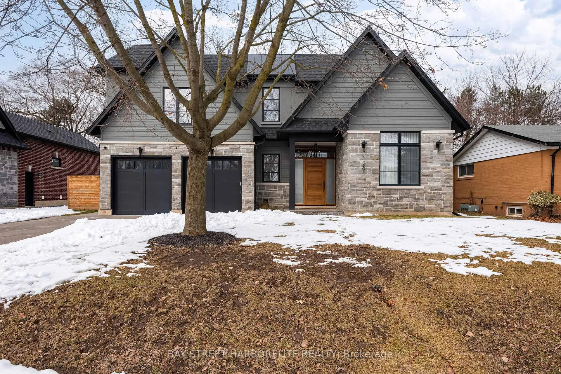 Photo 1 of 1261 Pinegrove Road, Oakville, West — HOMEH