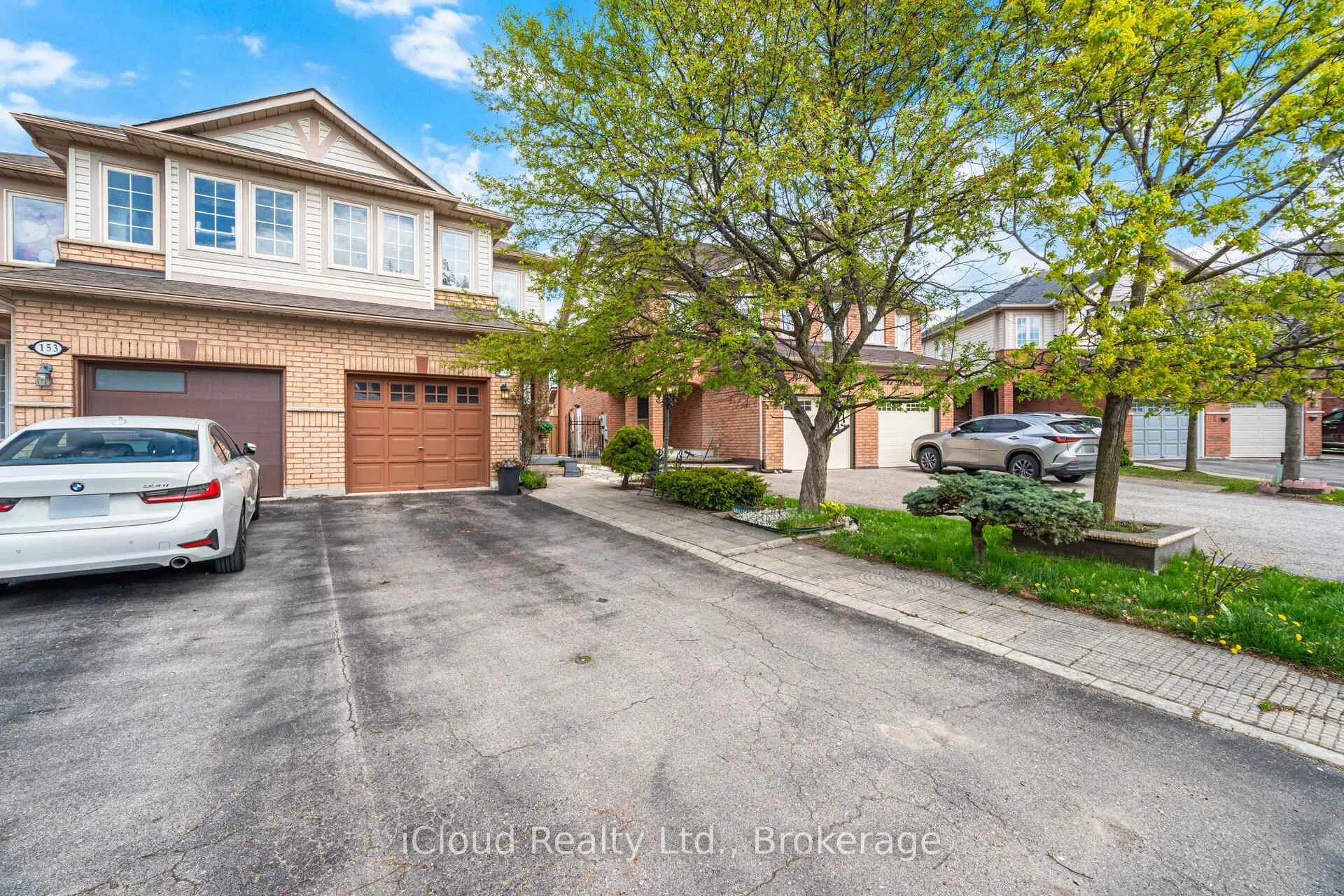 Photo 4 of 151 Desert Sand Drive, Brampton, Sandringham-Wellington — HOMEH