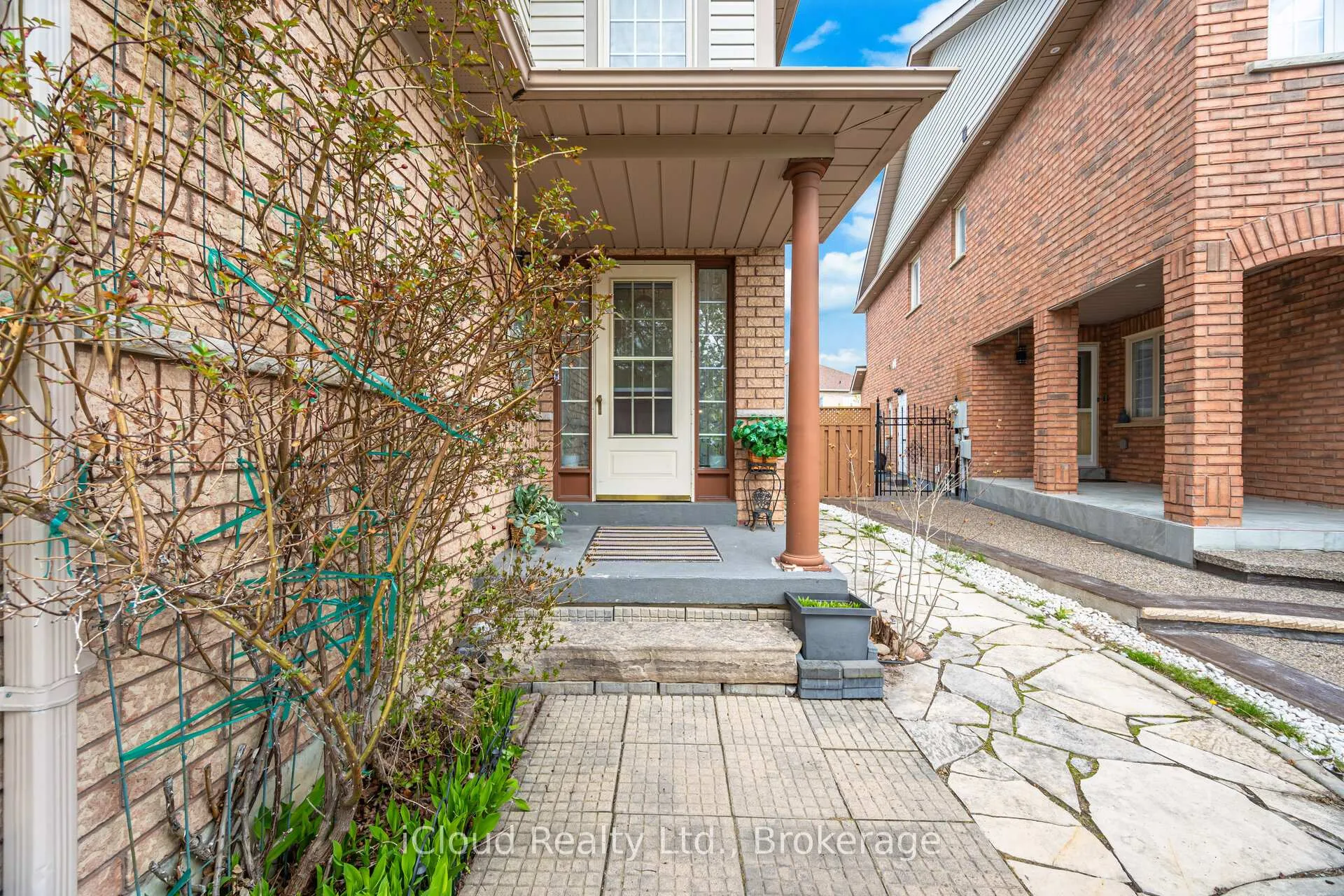 Photo 6 of 151 Desert Sand Drive, Brampton, Sandringham-Wellington — HOMEH