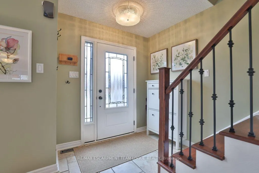 Photo 3 of 5050 Dryden Avenue, Burlington, Orchard — HOMEH