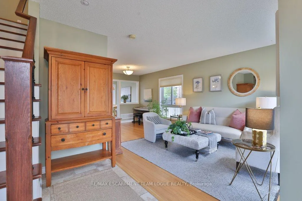 Photo 4 of 5050 Dryden Avenue, Burlington, Orchard — HOMEH