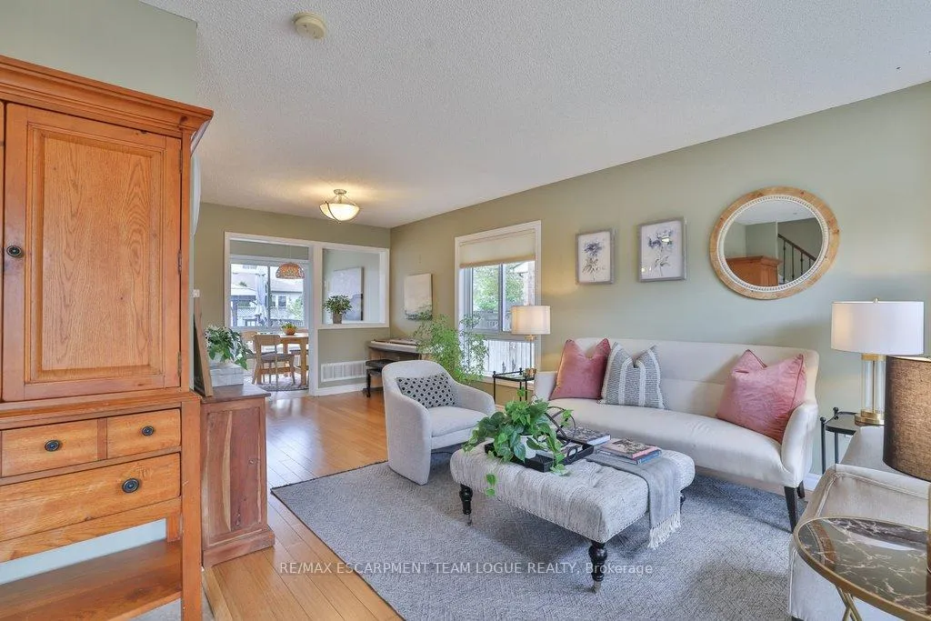Photo 5 of 5050 Dryden Avenue, Burlington, Orchard — HOMEH