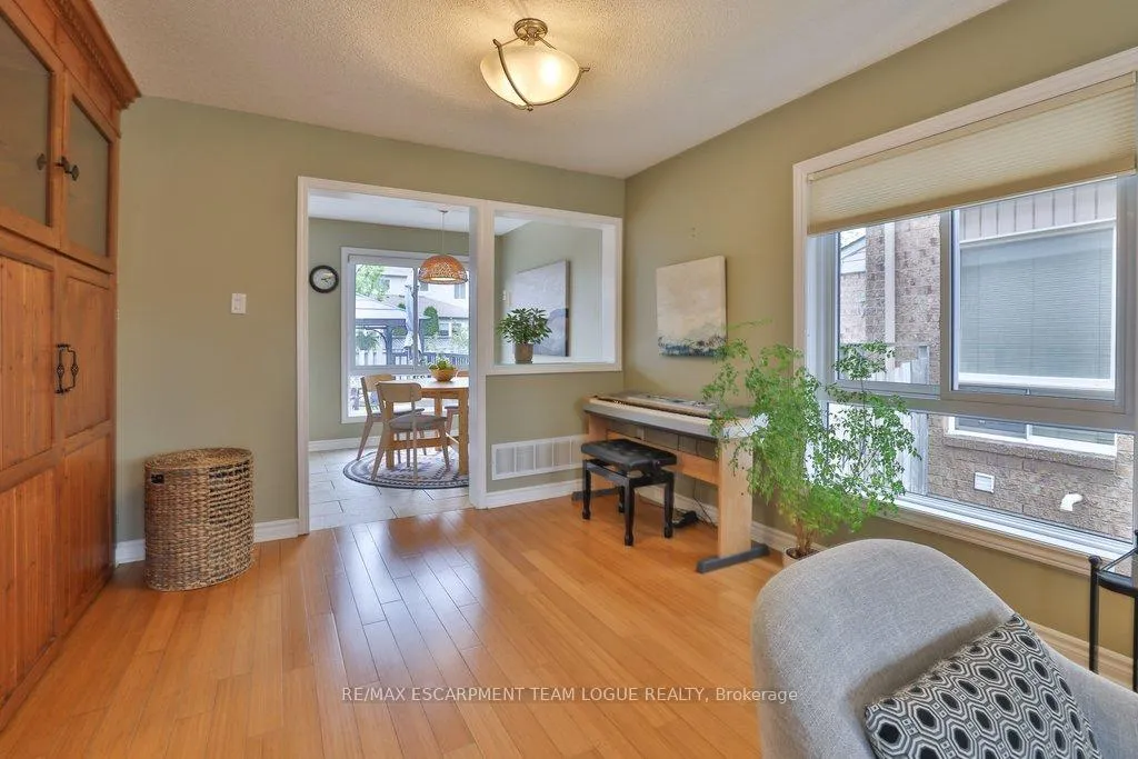 Photo 9 of 5050 Dryden Avenue, Burlington, Orchard — HOMEH