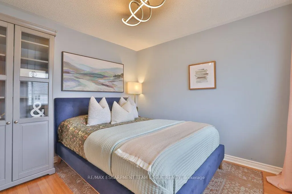Photo 17 of 5050 Dryden Avenue, Burlington, Orchard — HOMEH