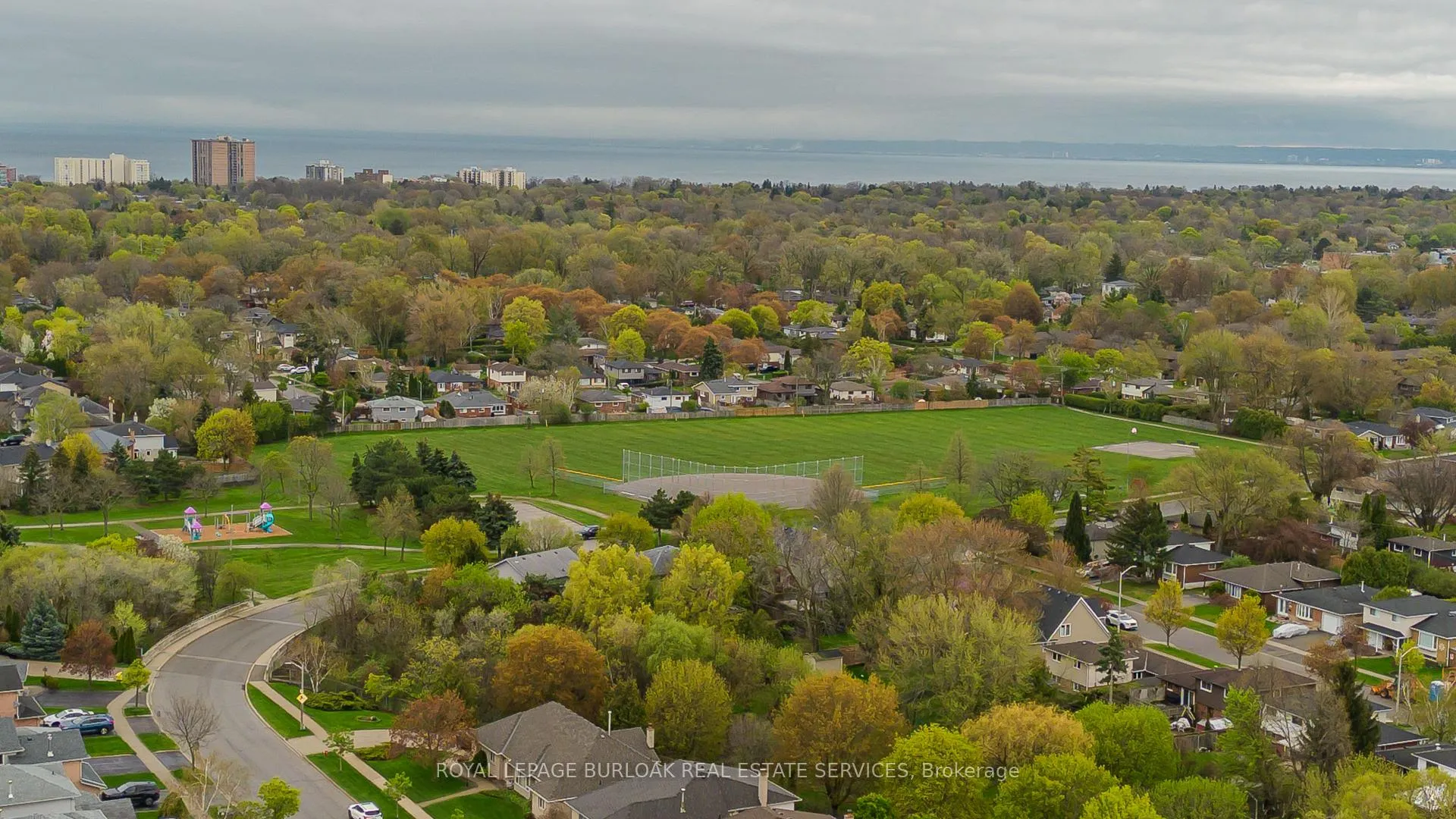 Photo 3 of 5402 Sheldon Park Drive, Burlington, Appleby — HOMEH