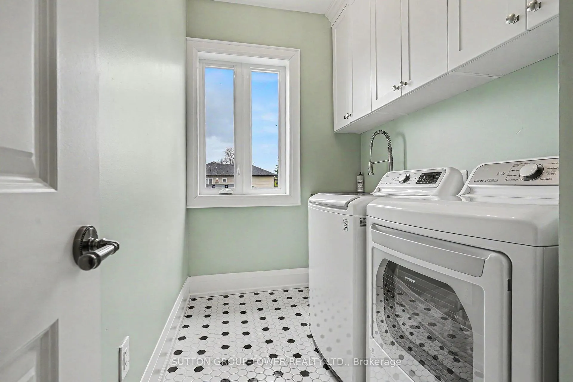 Photo 29 of 69 Celestine Drive, Etobicoke, Willowridge-Martingrove-Richview — HOMEH
