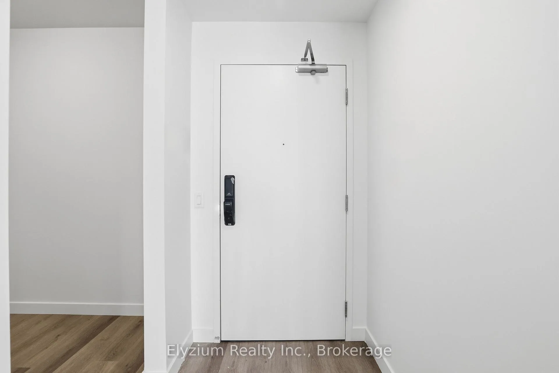 Photo 2 of Unit 515, 461 Green Road, Hamilton, Lakeshore — HOMEH