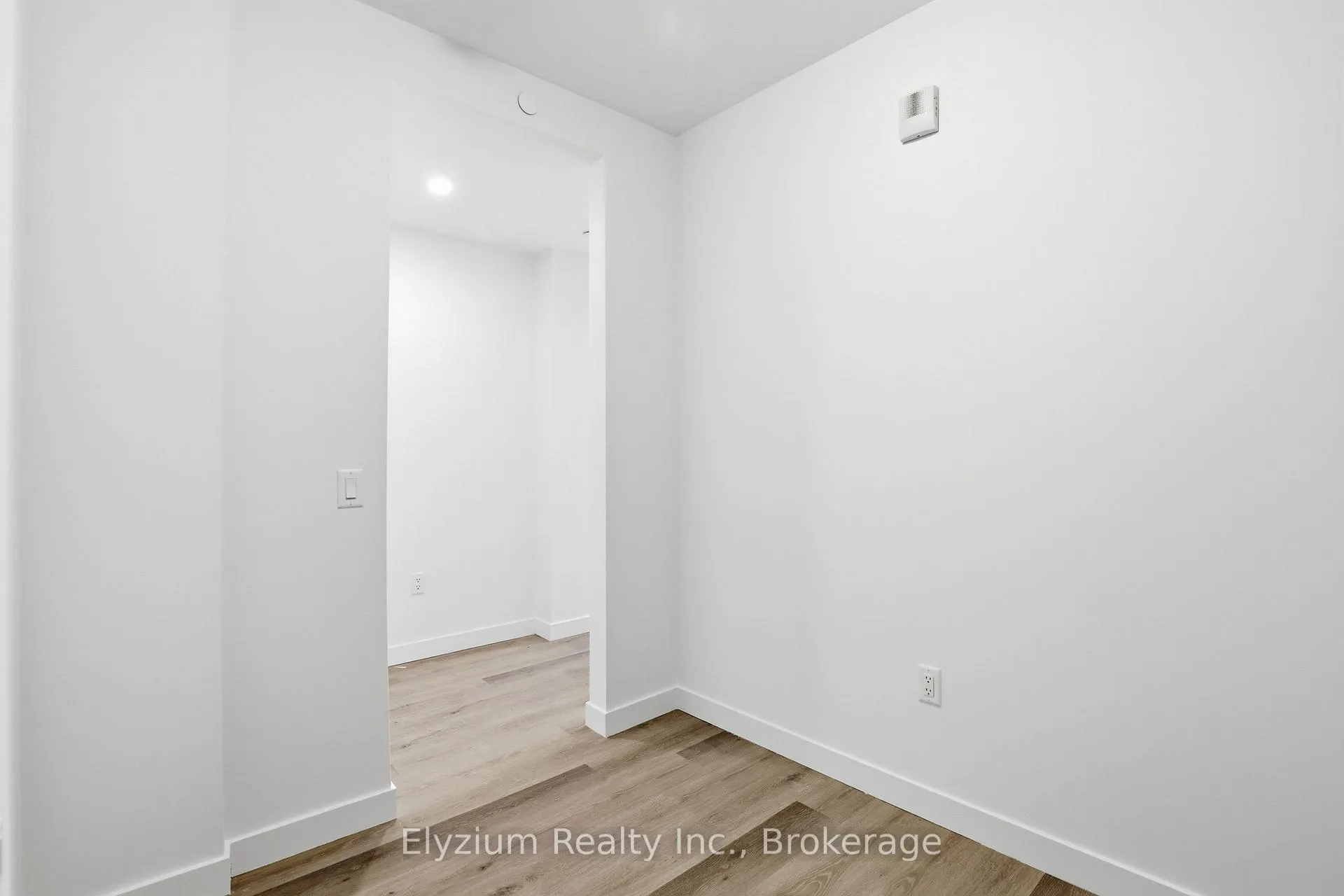 Photo 4 of Unit 515, 461 Green Road, Hamilton, Lakeshore — HOMEH