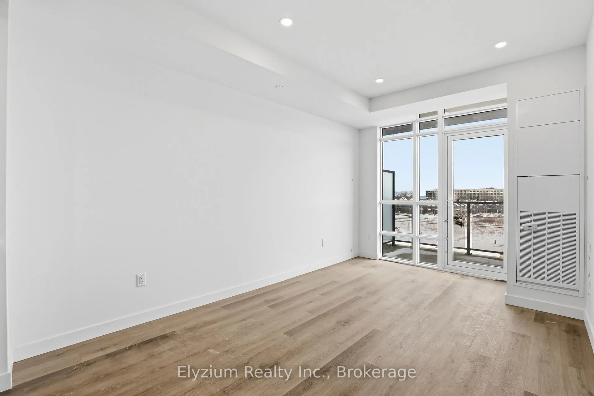 Photo 8 of Unit 515, 461 Green Road, Hamilton, Lakeshore — HOMEH