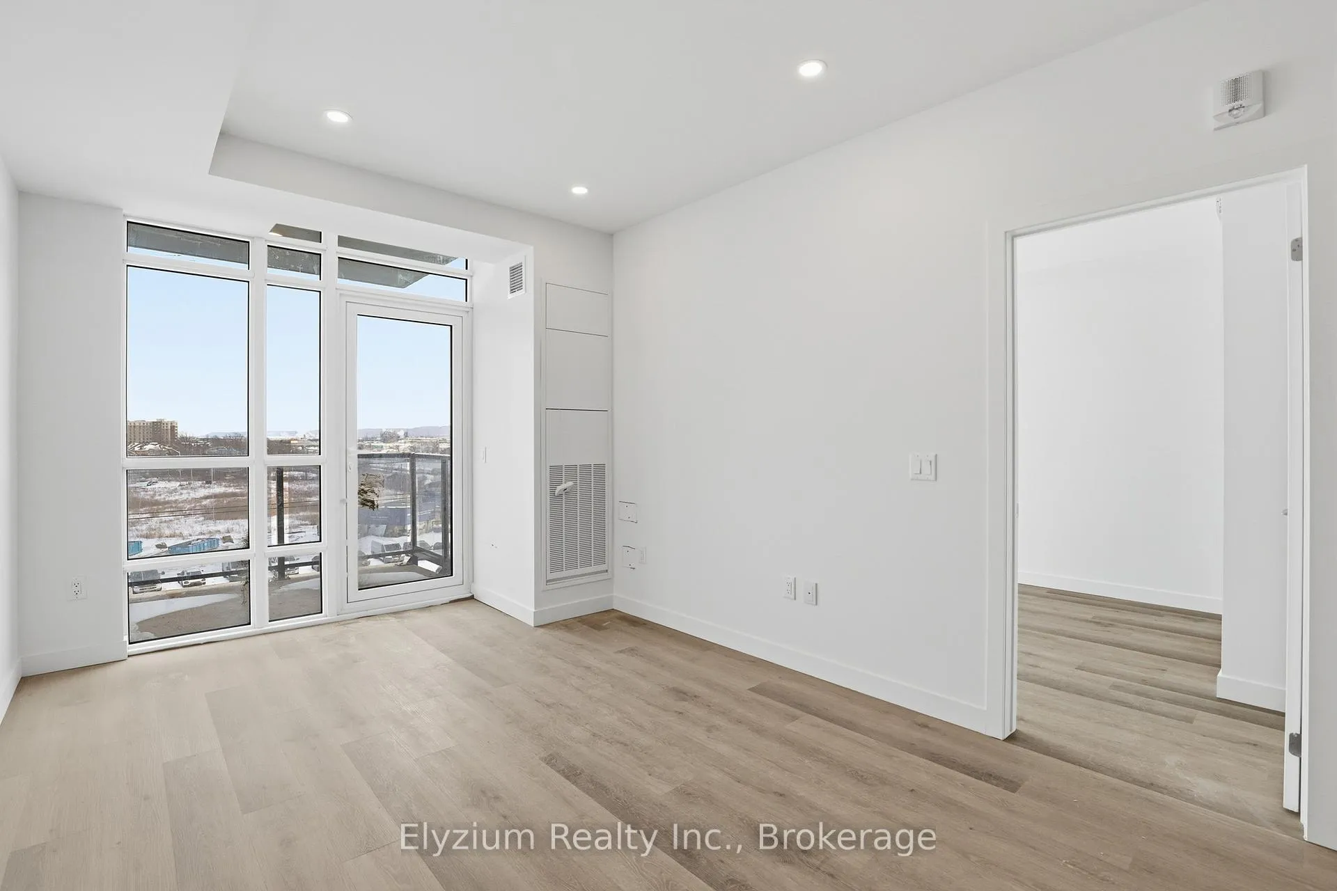 Photo 9 of Unit 515, 461 Green Road, Hamilton, Lakeshore — HOMEH