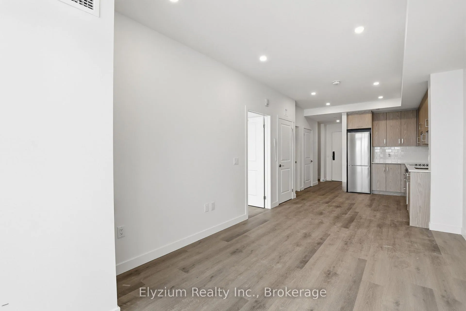 Photo 10 of Unit 515, 461 Green Road, Hamilton, Lakeshore — HOMEH