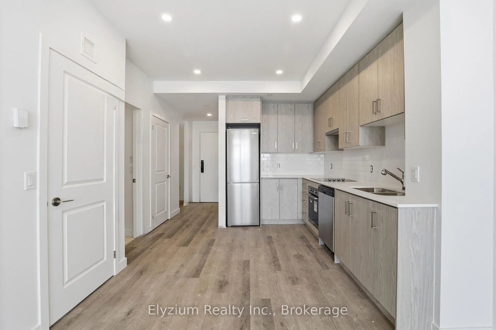 Photo 11 of Unit 515, 461 Green Road, Hamilton, Lakeshore — HOMEH