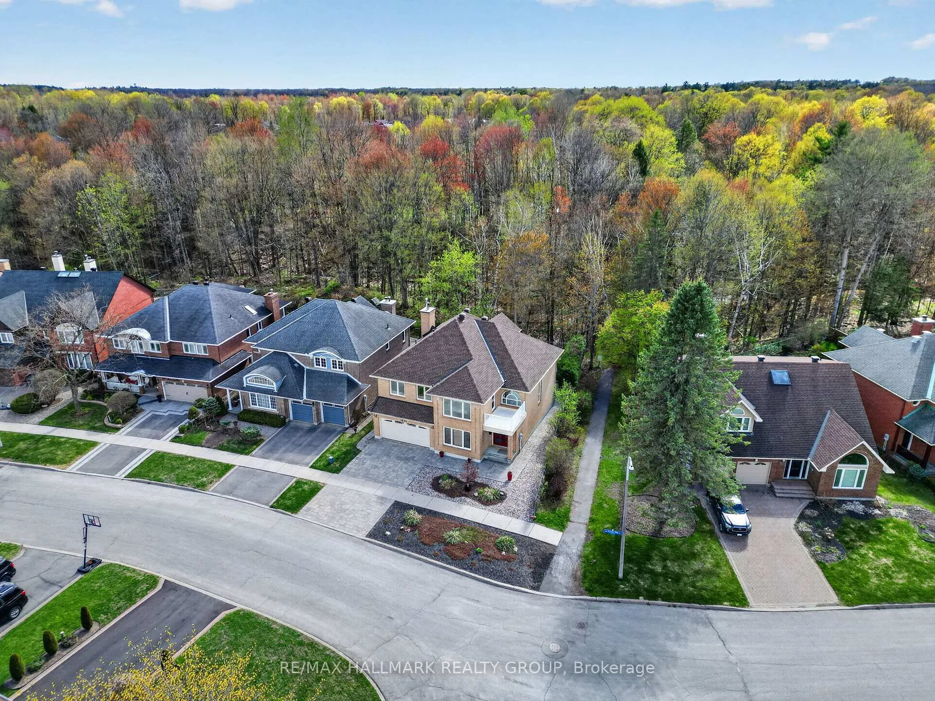 Photo 3 of 1671 Autumn Ridge Drive, Ottawa, Chapel Hill — HOMEH