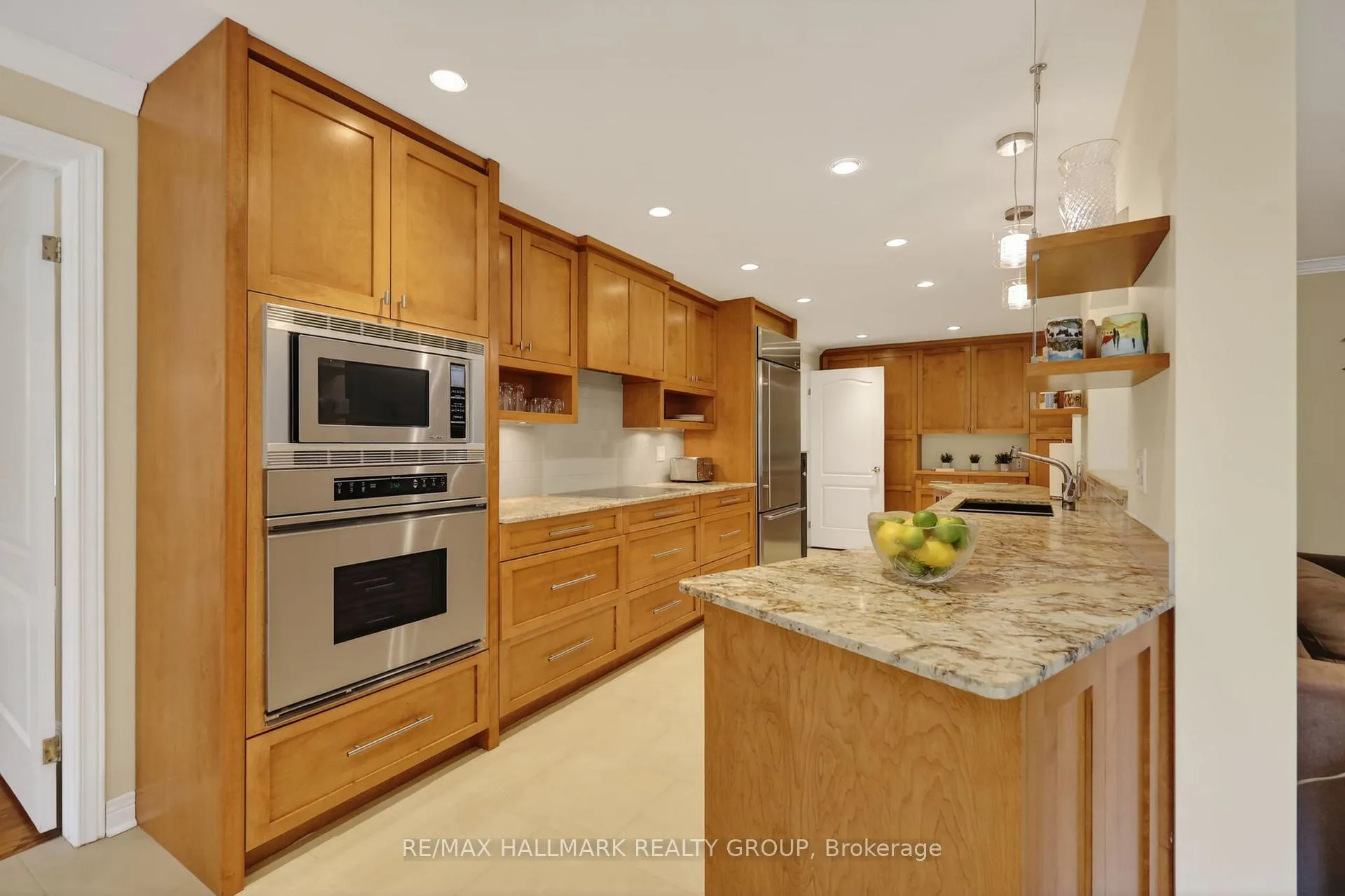 Photo 11 of 1671 Autumn Ridge Drive, Ottawa, Chapel Hill — HOMEH