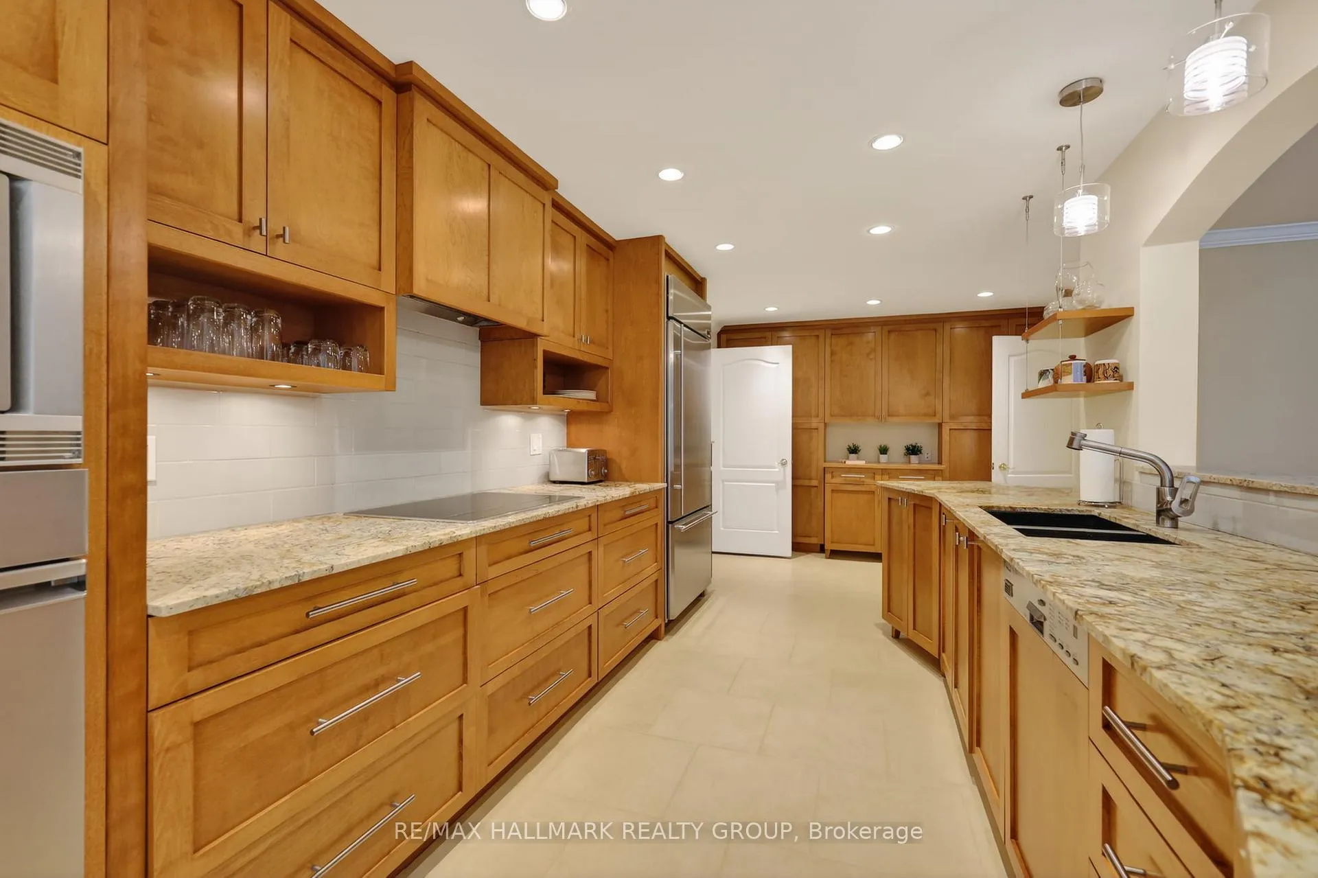 Photo 13 of 1671 Autumn Ridge Drive, Ottawa, Chapel Hill — HOMEH